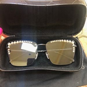 Chanel sunglasses with`pearl 4235h